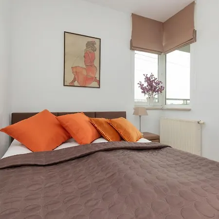 Cozy Apartment Near Airport By Noclegi Renters Варшава Екстер'єр фото