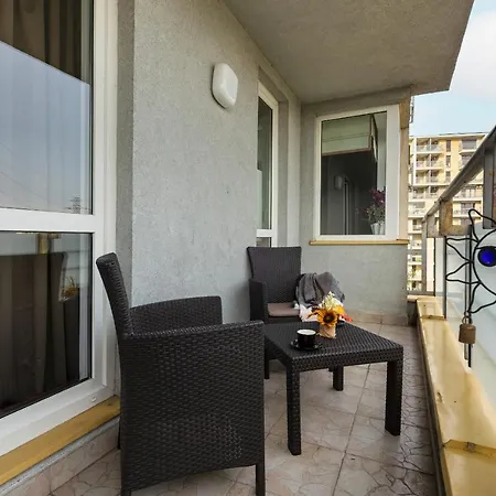 Cozy Apartment Near Airport By Noclegi Renters Варшава Екстер'єр фото