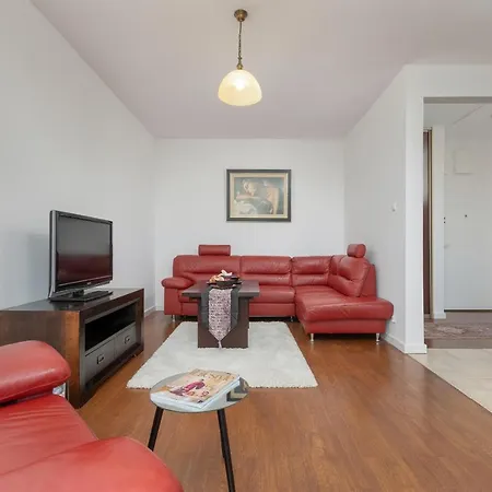 Cozy Apartment Near Airport By Noclegi Renters Варшава Екстер'єр фото