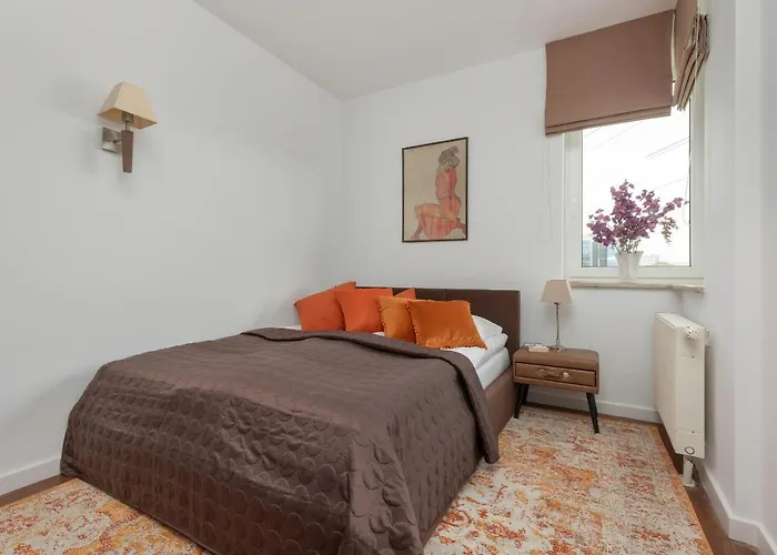Cozy Apartment Near Airport By Noclegi Renters