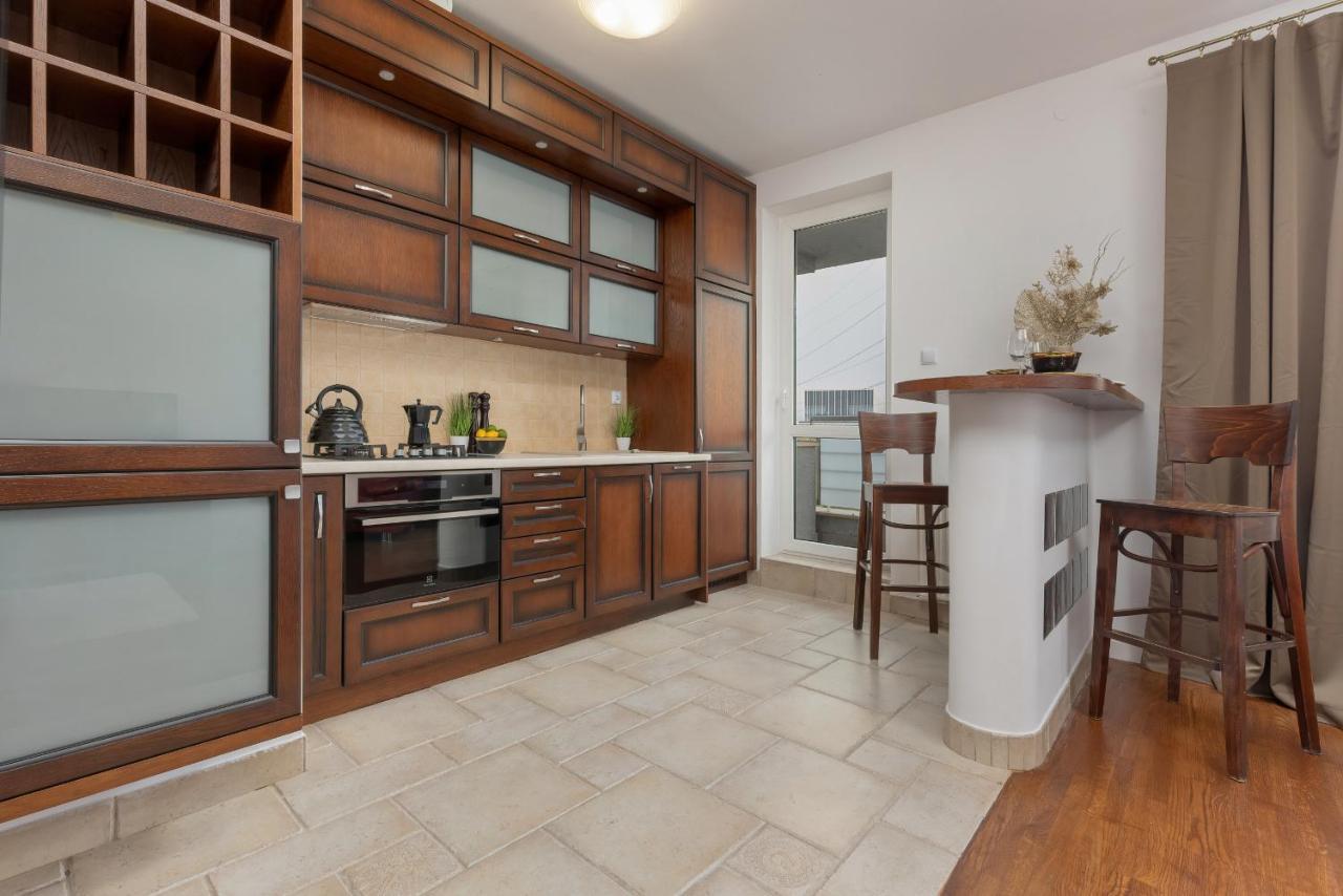 Апартаменти Cozy Near Airport By Renters *