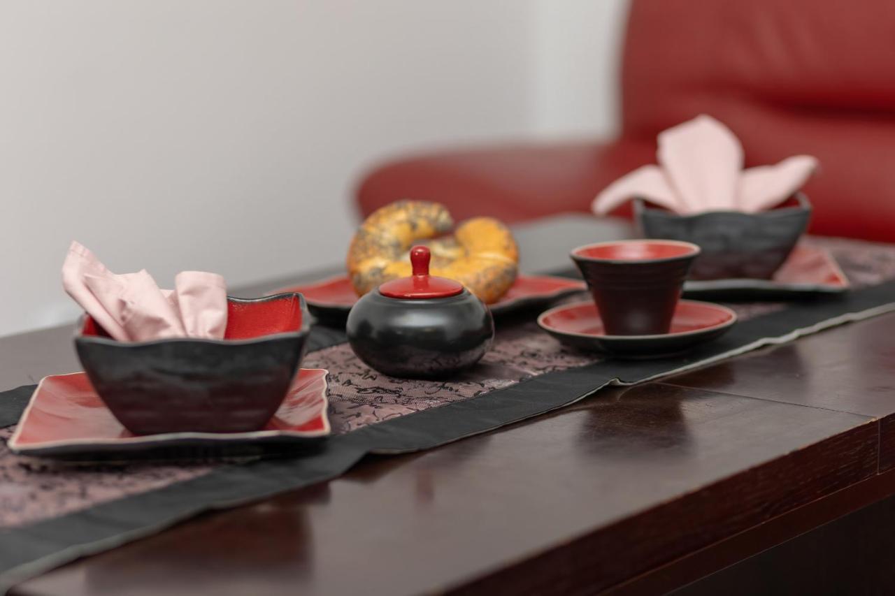 Апартаменти Cozy Near Airport By Renters