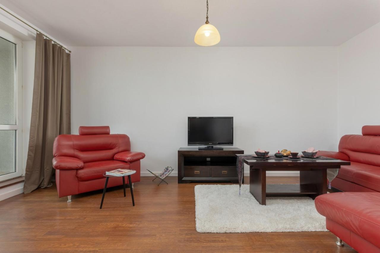 Апартаменти Cozy Near Airport By Renters